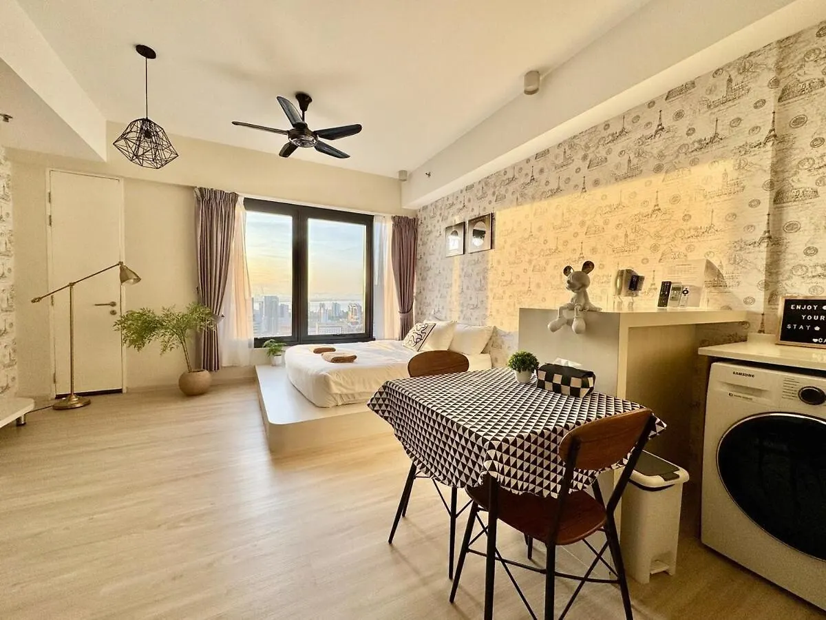 Tropicana 218 Macalister #Georgetown #Infinity Pool #2Pax Studio Suite #1 Queen #Quality Well Maintained #Private Host ג'ורג' טאון