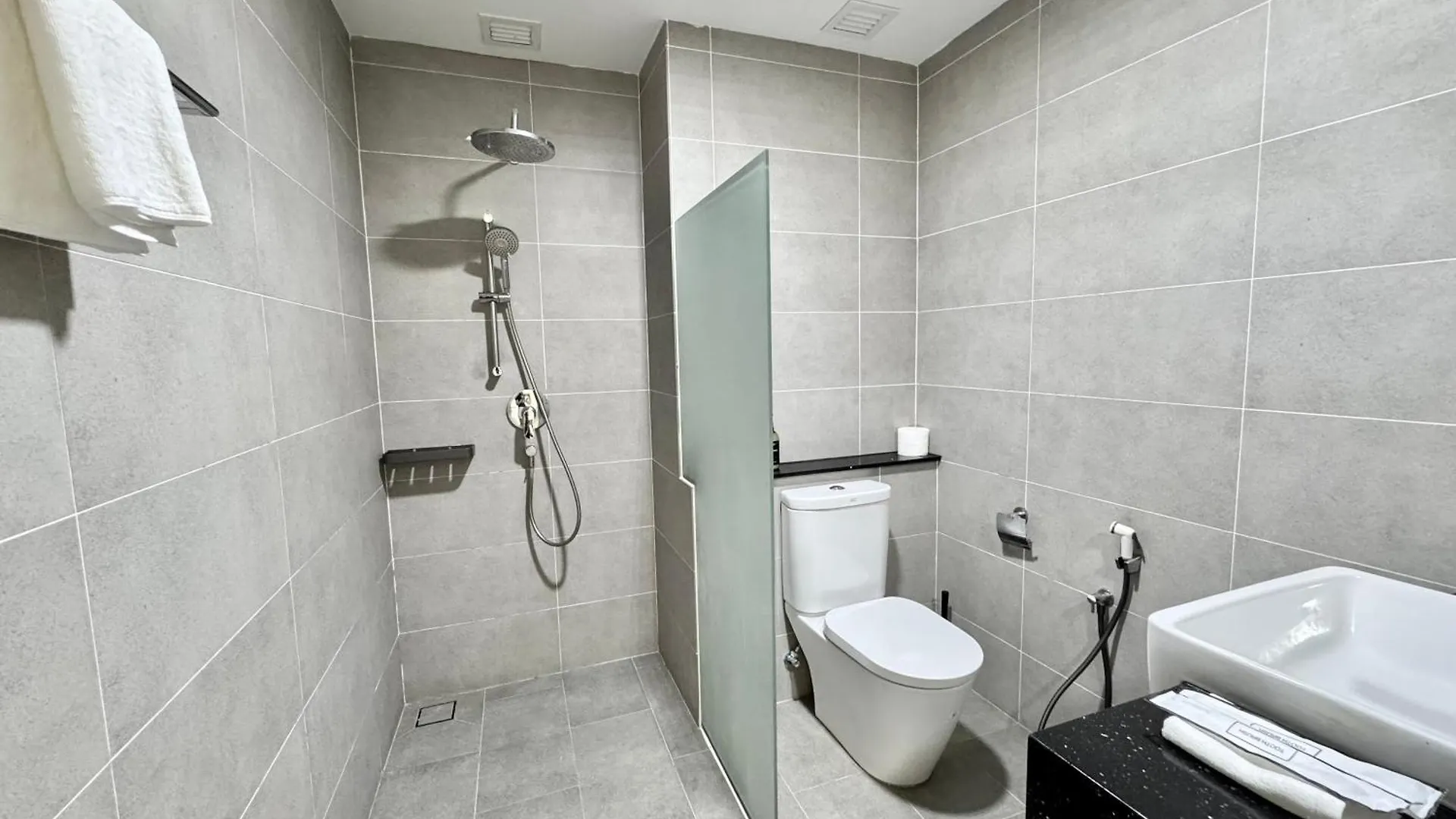 Tropicana 218 Macalister #Georgetown #Infinity Pool #2Pax Studio Suite #1 Queen #Quality Well Maintained #Private Host 0*, George Town
