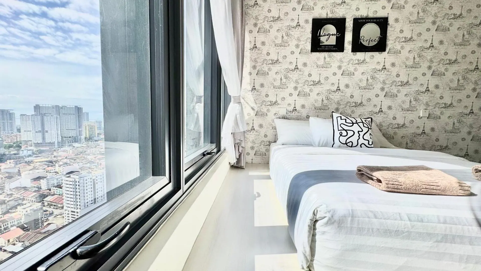 Tropicana 218 Macalister #Georgetown #Infinity Pool #2Pax Studio Suite #1 Queen #Quality Well Maintained #Private Host Malaysia