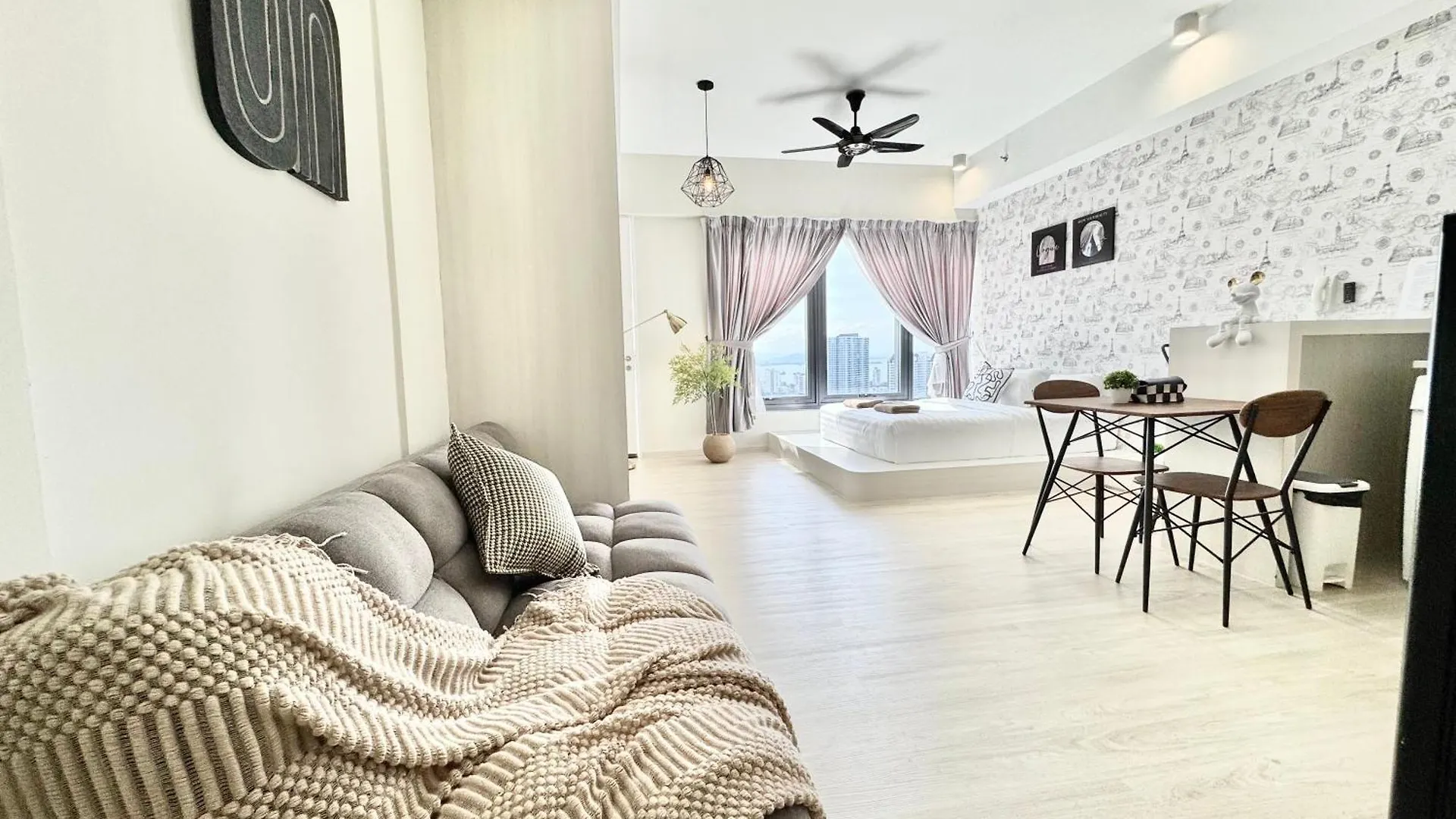 Tropicana 218 Macalister #Georgetown #Infinity Pool #2Pax Studio Suite #1 Queen #Quality Well Maintained #Private Host Malaysia