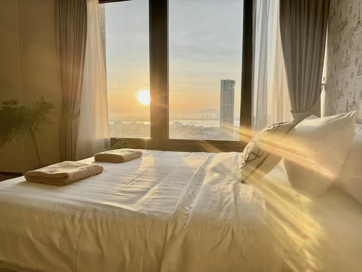 Tropicana 218 Macalister #Georgetown #Infinity Pool #2Pax Studio Suite #1 Queen #Quality Well Maintained #Private Host Malaysia