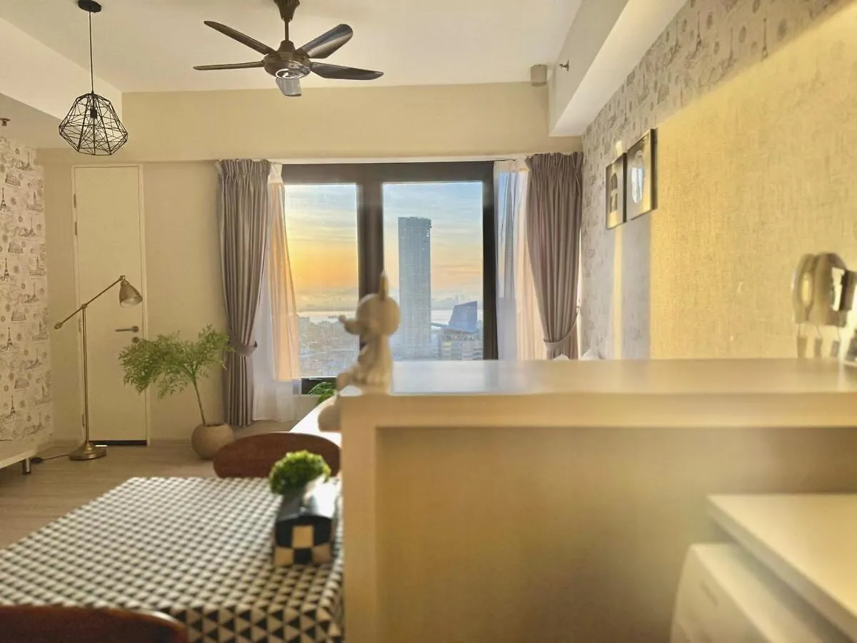 Tropicana 218 Macalister #Georgetown #Infinity Pool #2Pax Studio Suite #1 Queen #Quality Well Maintained #Private Host 0*, George Town Malaysia