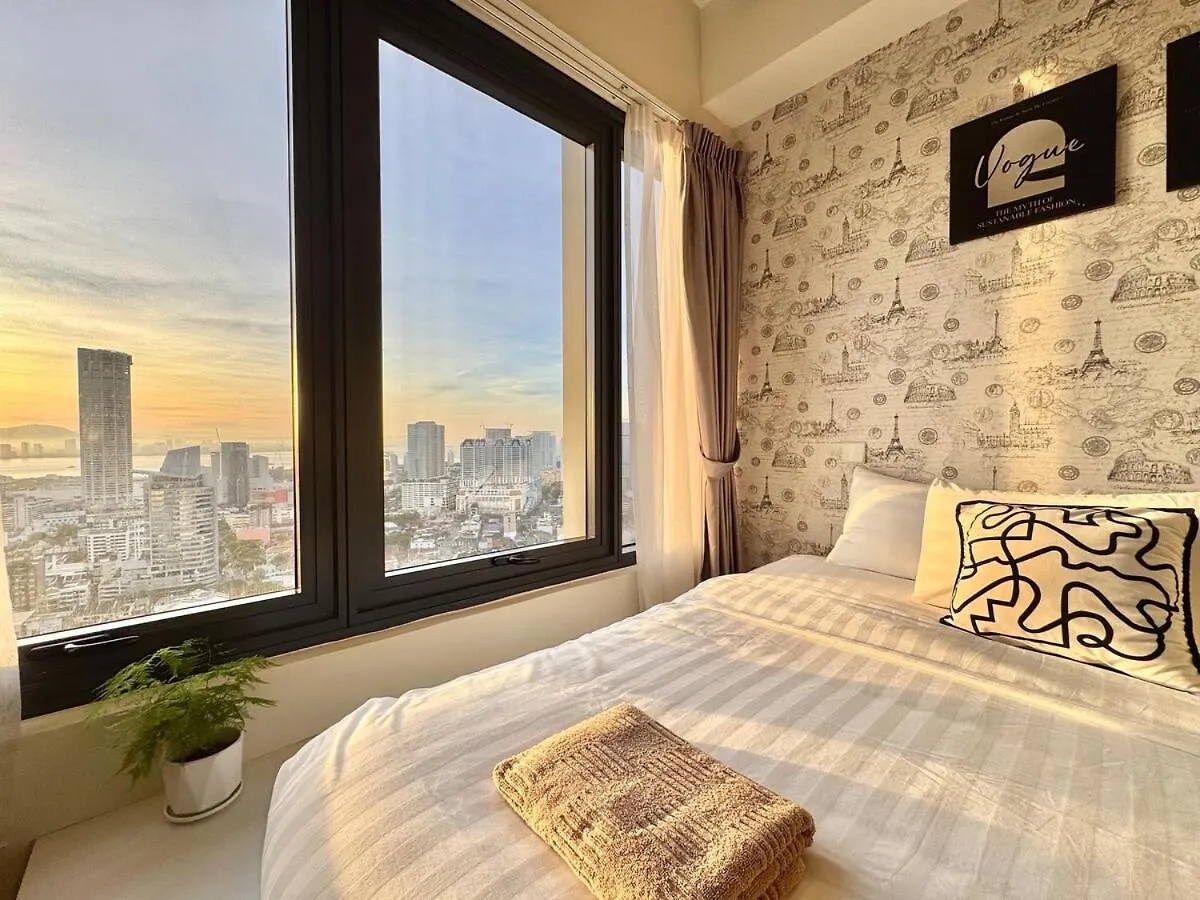 Tropicana 218 Macalister #Georgetown #Infinity Pool #2Pax Studio Suite #1 Queen #Quality Well Maintained #Private Host Apartment George Town