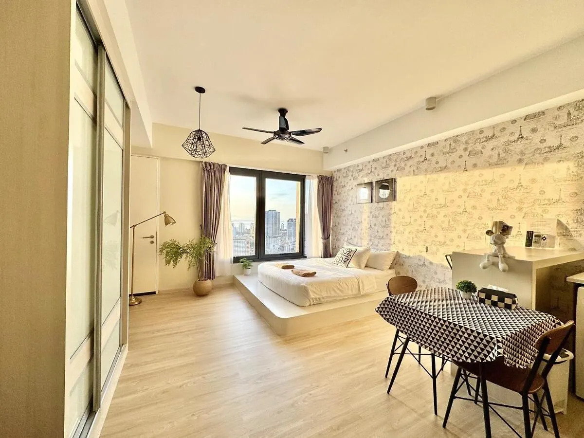 Tropicana 218 Macalister #Georgetown #Infinity Pool #2Pax Studio Suite #1 Queen #Quality Well Maintained #Private Host Apartment